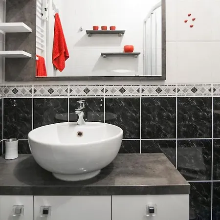 Modern Living Apts - Botanica - Private Parking Apartment *