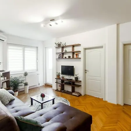 Modern Living Apts - Botanica - Private Parking Apartment Novi Sad