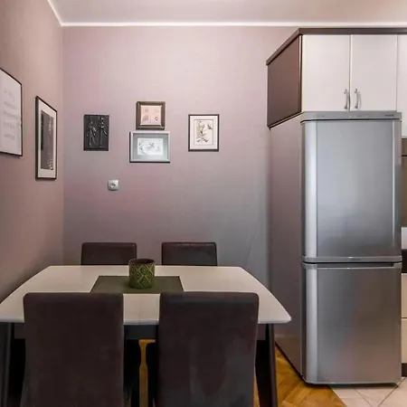 Modern Living Apts - Botanica - Private Parking