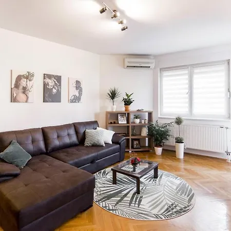 Modern Living Apts - Botanica - Private Parking Apartament